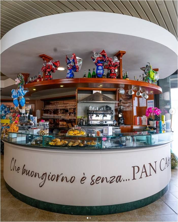 Il banco di Pan Caffè, bar con cucina a Castenedolo